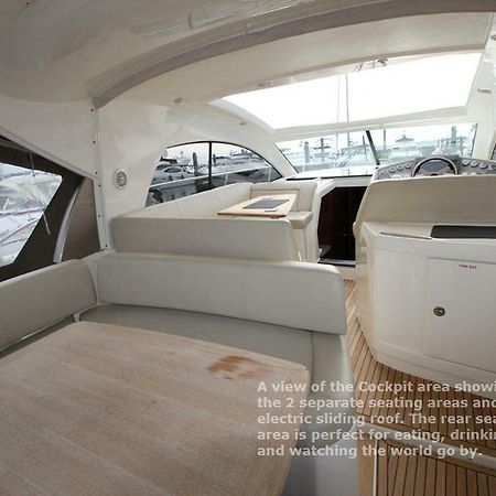 Готель Zen Dog Luxury Motor Yacht Лімінгтон Екстер'єр фото