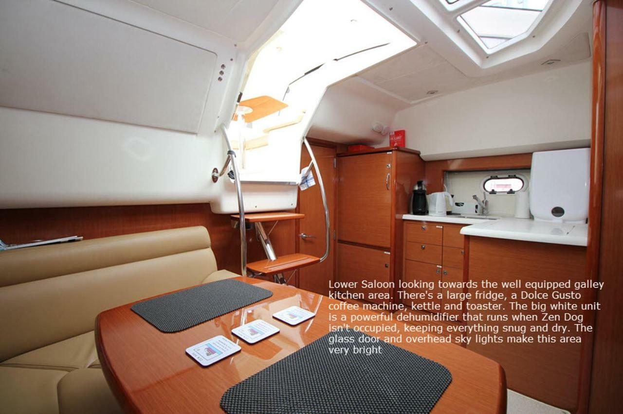 Готель Zen Dog Luxury Motor Yacht Лімінгтон Екстер'єр фото
