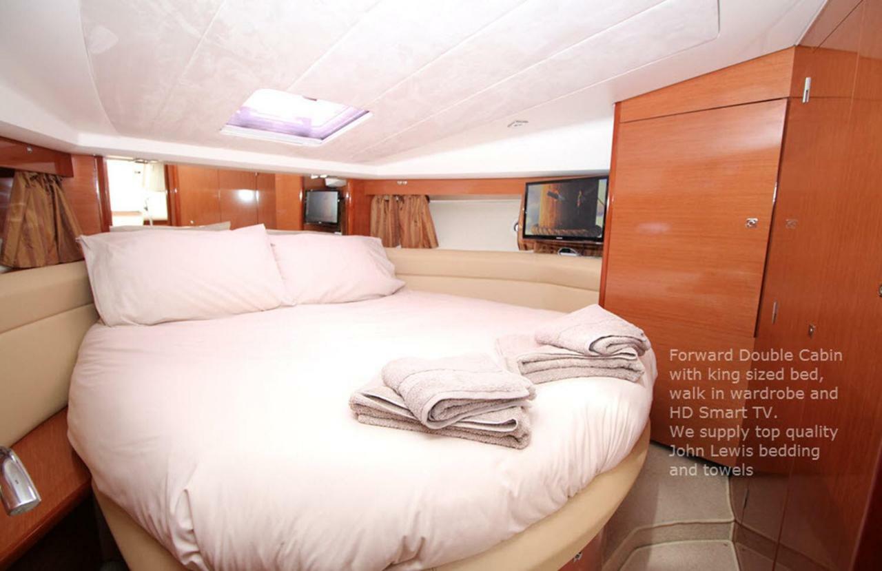 Готель Zen Dog Luxury Motor Yacht Лімінгтон Екстер'єр фото